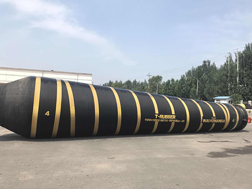 Tapered floating hose